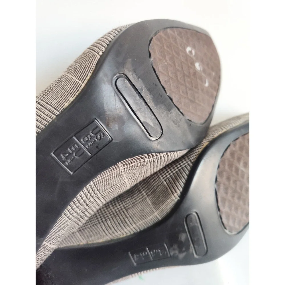 AEROSOLES brand model